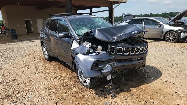 2023 Jeep Compass Latitude - zdjęcie 15