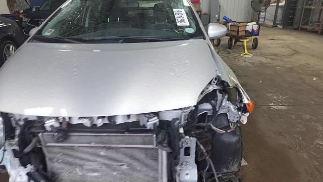 2014 Toyota Prius Two - zdjęcie 14