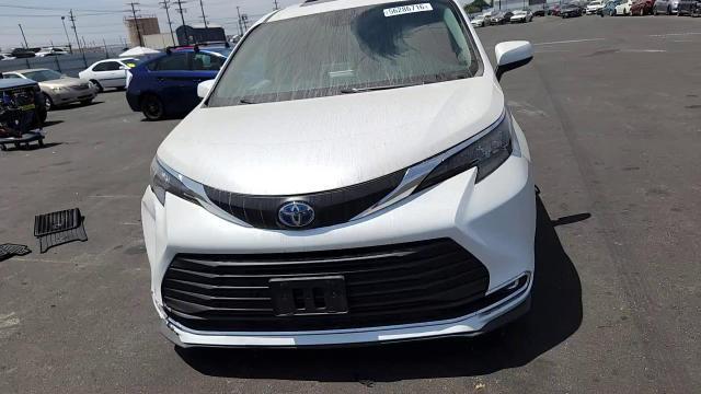 2024 Toyota Sienna Xle - zdjęcie 14