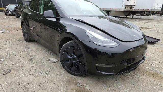 2024 Tesla Model Y - zdjęcie 13