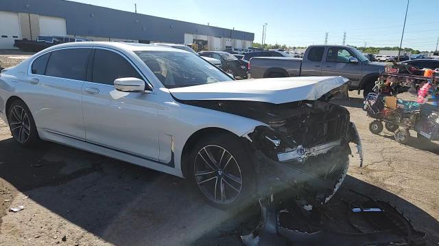 2021 BMW 750 Xi - zdjęcie 13