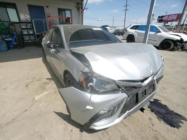 2021 Toyota Camry Xse - zdjęcie 13