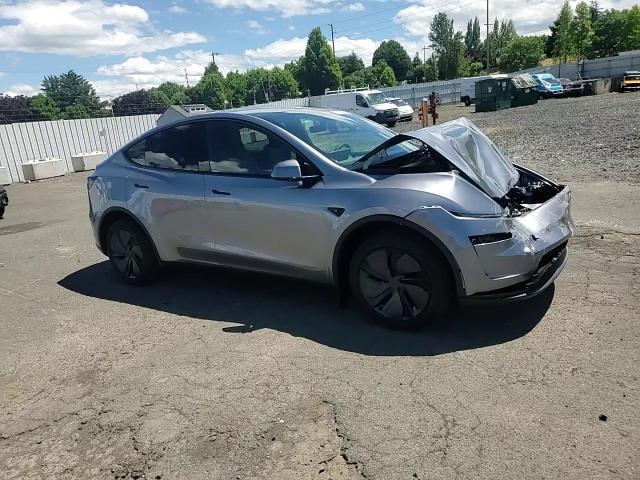 2026 Tesla Model Y - zdjęcie 13
