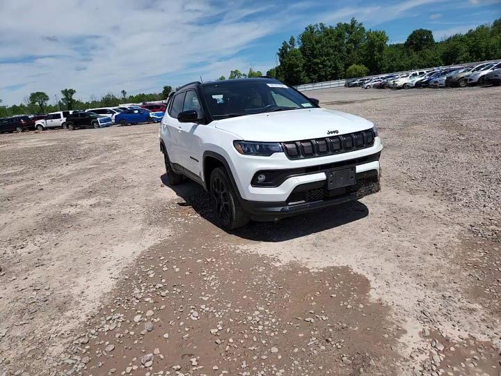 2022 Jeep Compass Latitude - zdjęcie 15