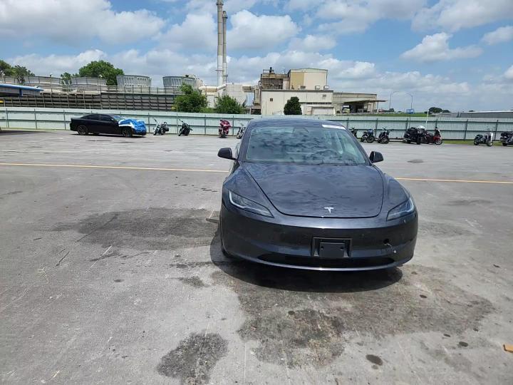 2024 Tesla Model 3 - zdjęcie 13