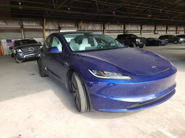 2025 Tesla Model 3 - zdjęcie 13