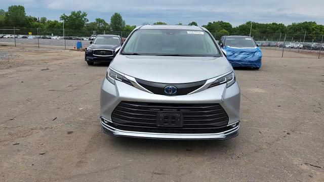 2022 Toyota Sienna Xle - zdjęcie 14