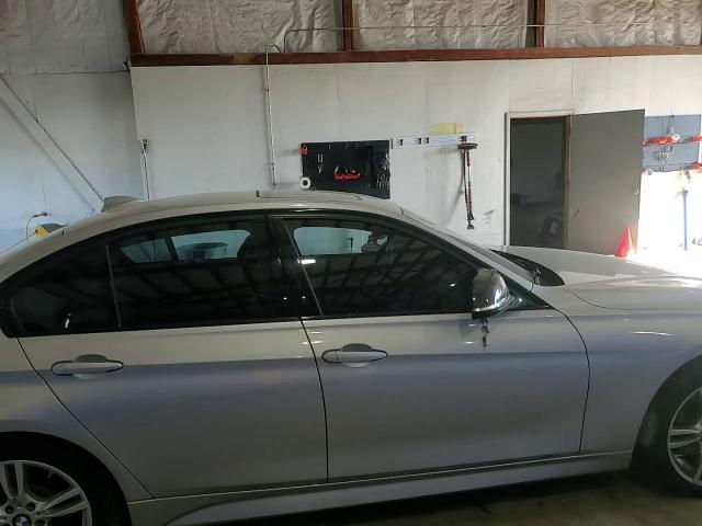 2013 BMW 335 Xi - zdjęcie 13