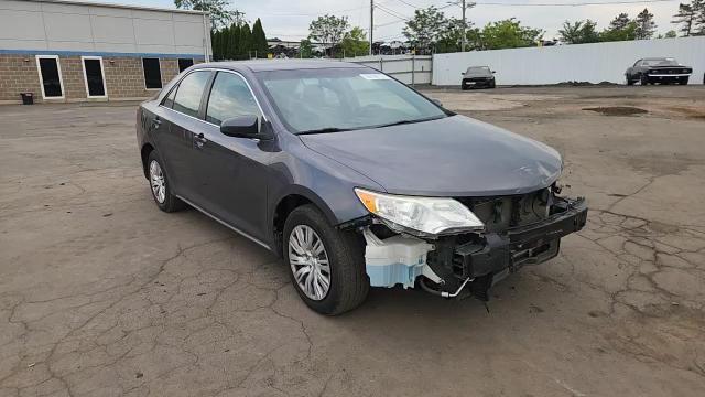 2014 Toyota Camry Le - zdjęcie 27