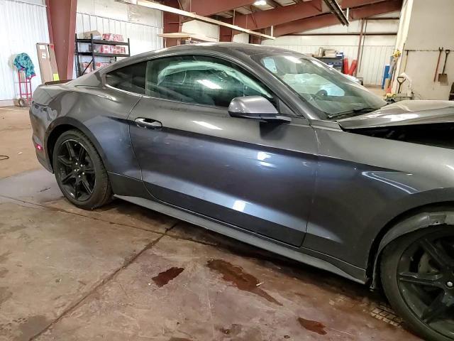 2020 Ford Mustang - zdjęcie 13