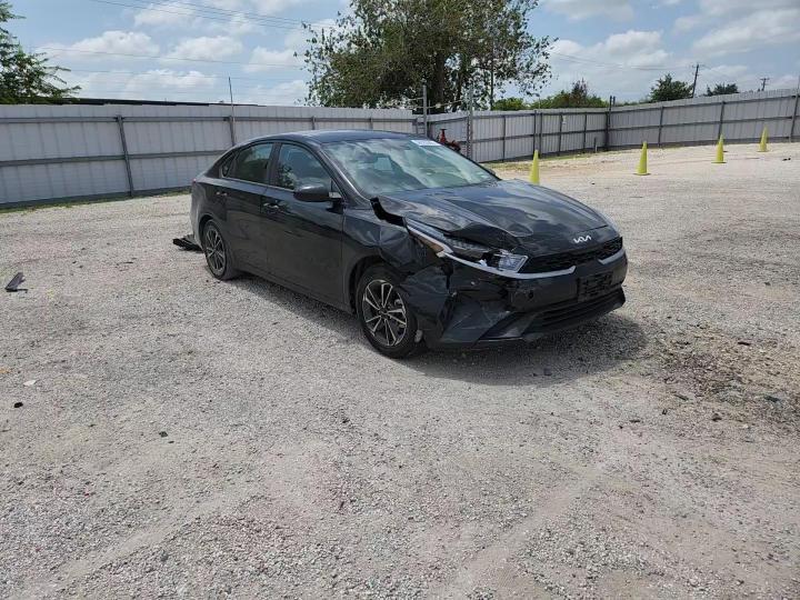 2023 Kia Forte Lxs - zdjęcie 14