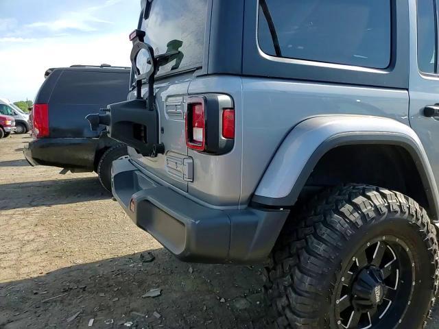 2018 Jeep Wrangler Unlimited Sahara - zdjęcie 11