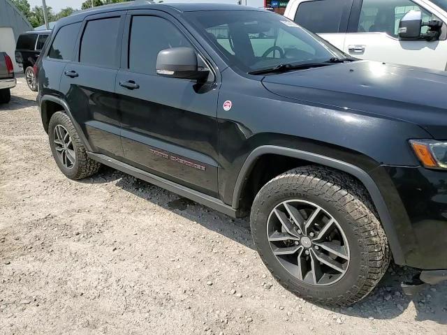 2017 Jeep Grand Cherokee Trailhawk - zdjęcie 13