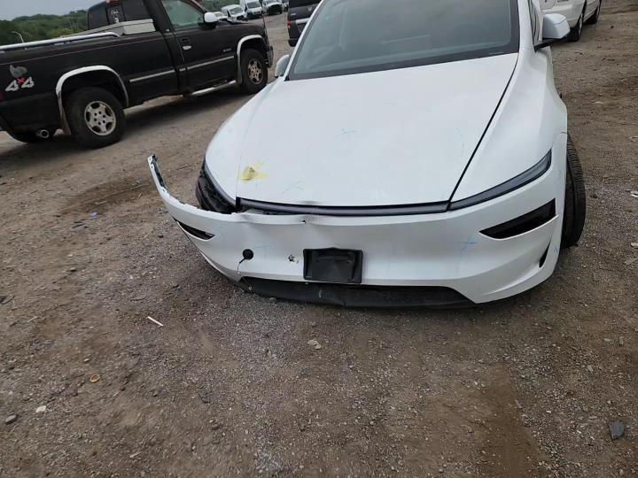 2026 Tesla Model Y - zdjęcie 14
