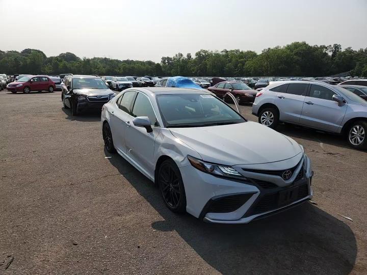 2022 Toyota Camry Xse - zdjęcie 14