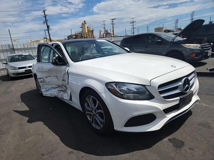 2016 Mercedes-Benz C 300 - zdjęcie 13