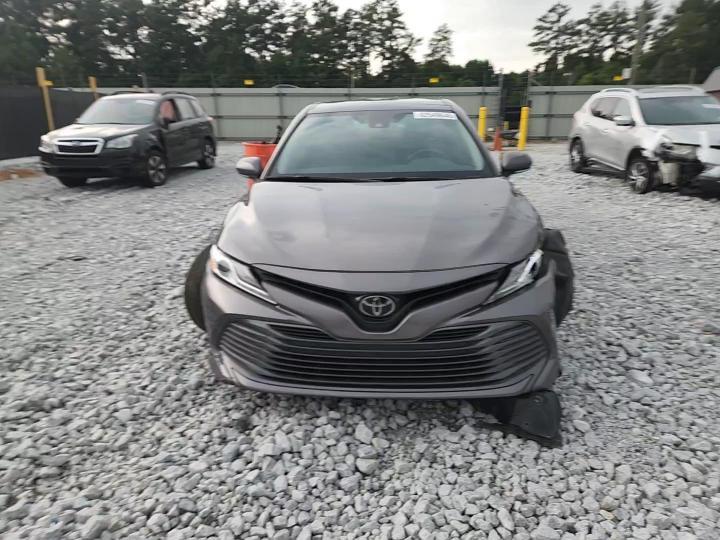 2020 Toyota Camry Xle - zdjęcie 13