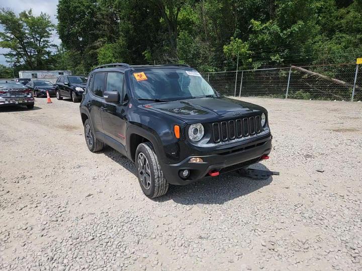 2017 Jeep Renegade Trailhawk - zdjęcie 13