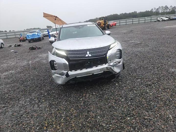 2024 Mitsubishi Outlander Se - zdjęcie 13