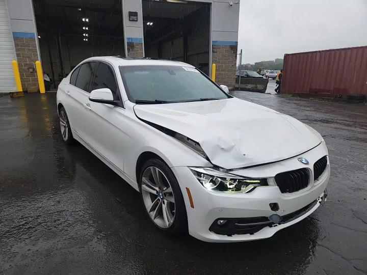 2017 BMW Seria 3 330i - zdjęcie 14