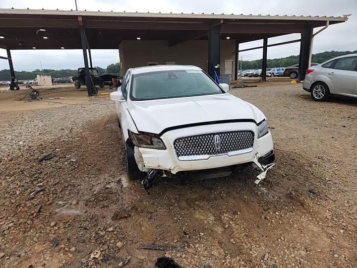 2017 Lincoln Continental Select - zdjęcie 14