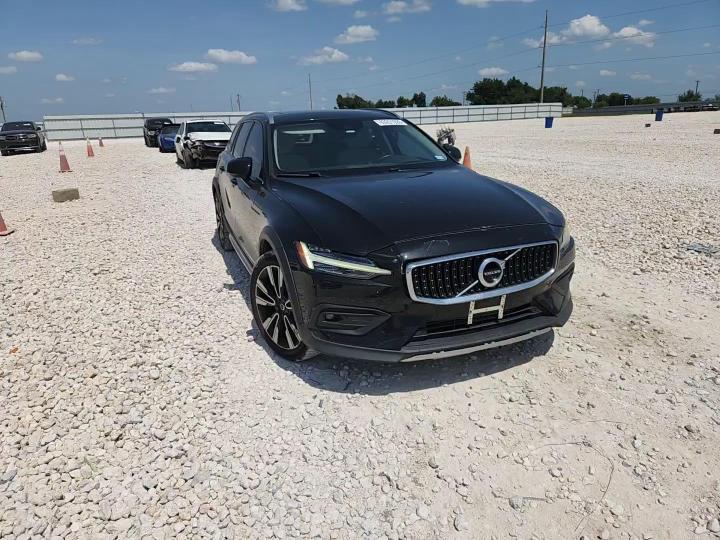 2021 Volvo V60 Cross Country T5 Momentum - zdjęcie 13
