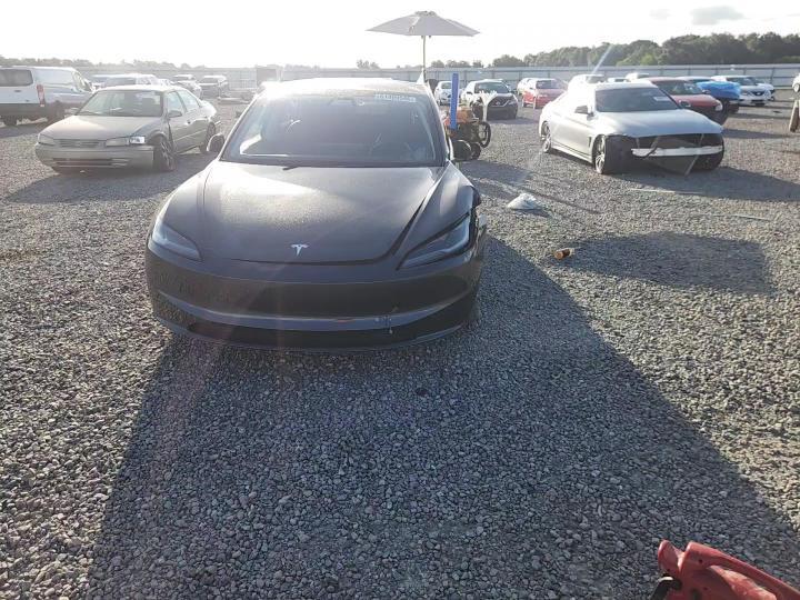 2025 Tesla Model 3 - zdjęcie 13