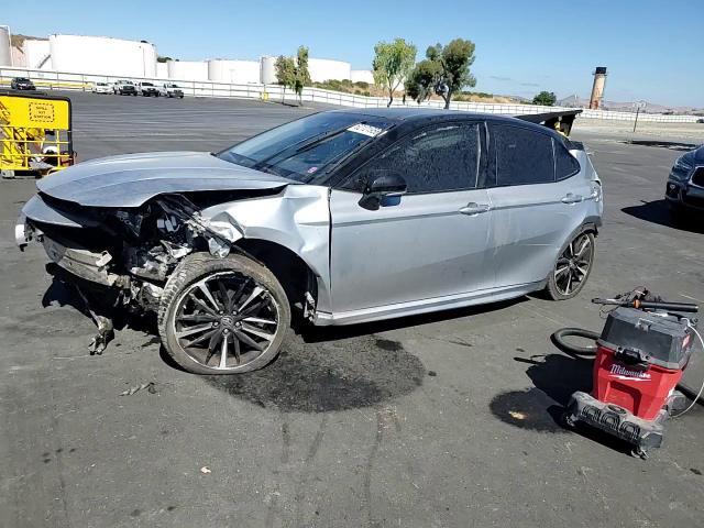 2019 Toyota Camry Xse - zdjęcie 13