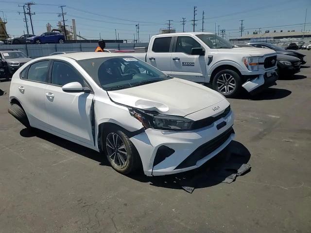 2023 Kia Forte Lxs - zdjęcie 14