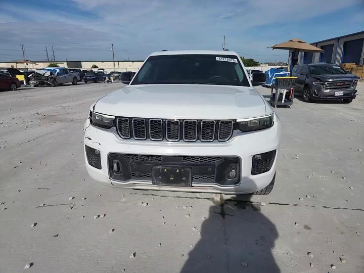 2023 Jeep Grand Cherokee Overland - zdjęcie 14
