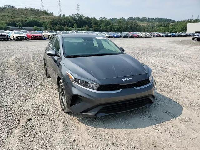 2023 Kia Forte Lxs - zdjęcie 13