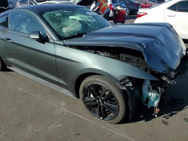 2015 Ford Mustang - zdjęcie 14