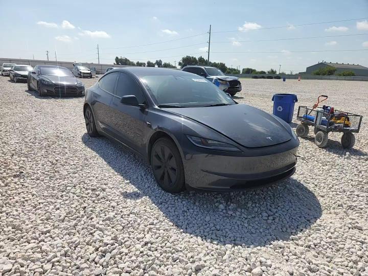 2025 Tesla Model 3 - zdjęcie 13
