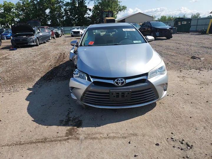 2015 Toyota Camry Le - zdjęcie 13