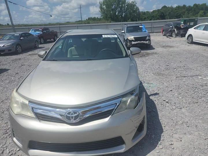 2014 Toyota Camry Le - zdjęcie 13
