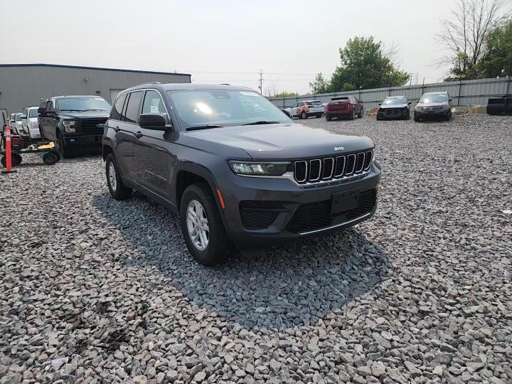 2022 Jeep Grand Cherokee Laredo - zdjęcie 15