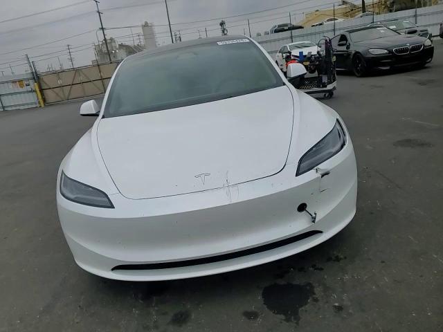 2025 Tesla Model 3 - zdjęcie 13