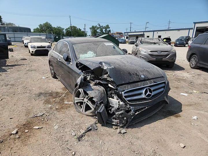 2017 Mercedes-Benz E 300 - zdjęcie 13