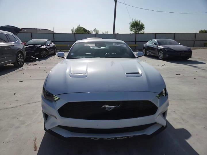 2022 Ford Mustang - zdjęcie 13