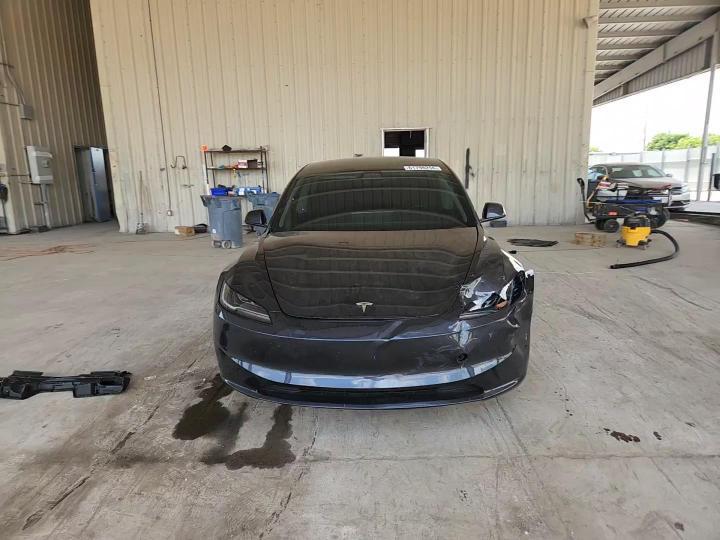 2025 Tesla Model 3 - zdjęcie 13