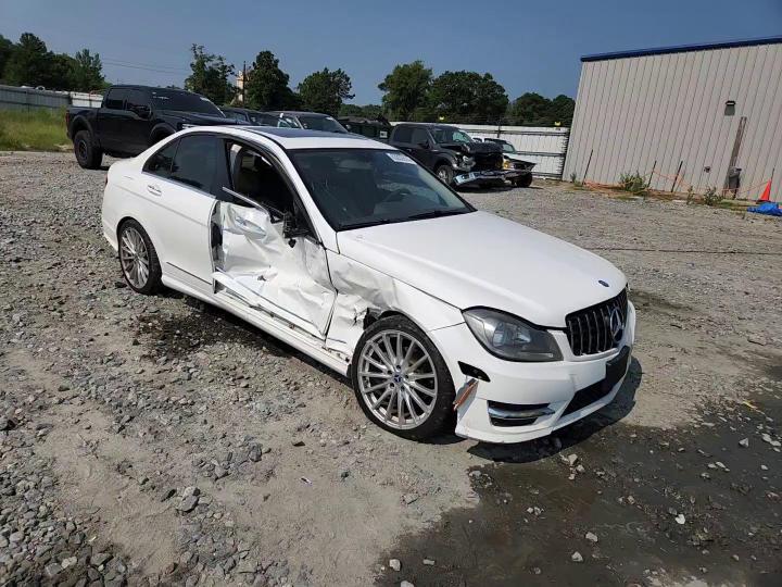 2014 Mercedes-Benz C 250 - zdjęcie 13