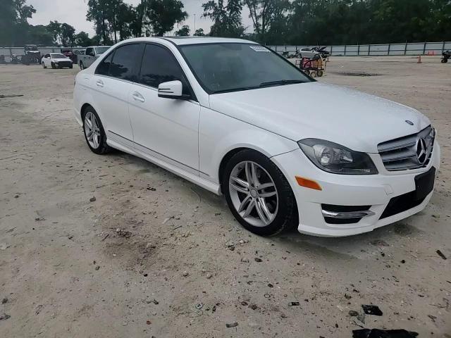 2013 Mercedes-Benz C 300 4Matic - zdjęcie 13