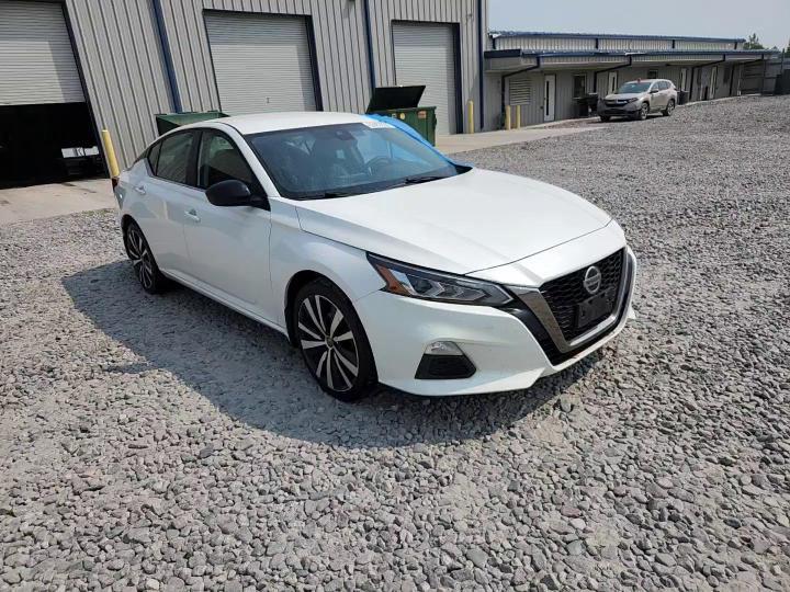 2020 Nissan Altima Sr - zdjęcie 13