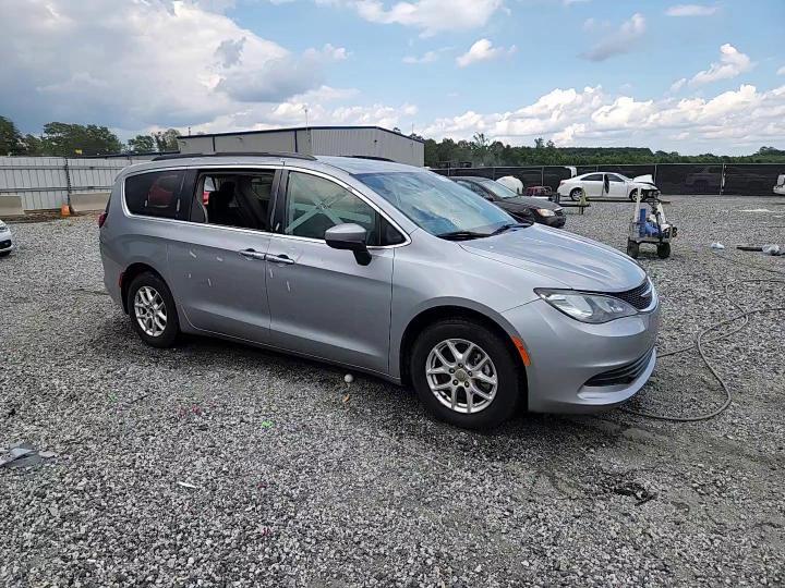 2020 Chrysler Voyager Lxi - zdjęcie 13
