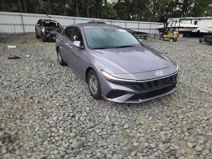 2025 Hyundai Elantra Se - zdjęcie 13