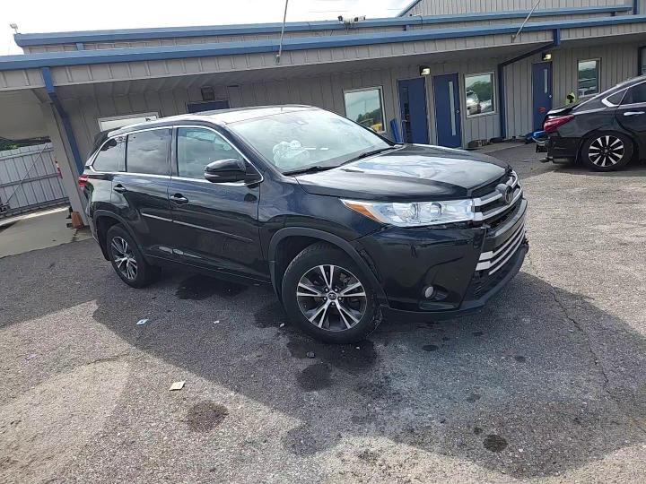 2017 Toyota Highlander Le Plus - zdjęcie 14