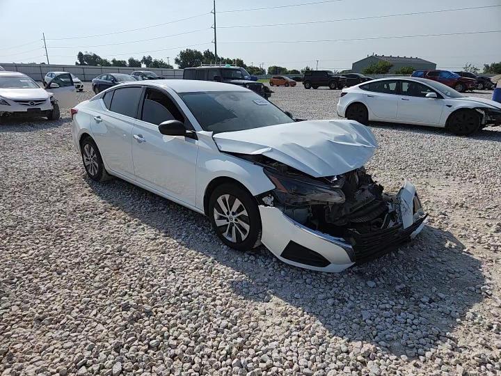 2024 Nissan Altima S - zdjęcie 13