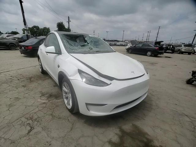 2024 Tesla Model Y - zdjęcie 13