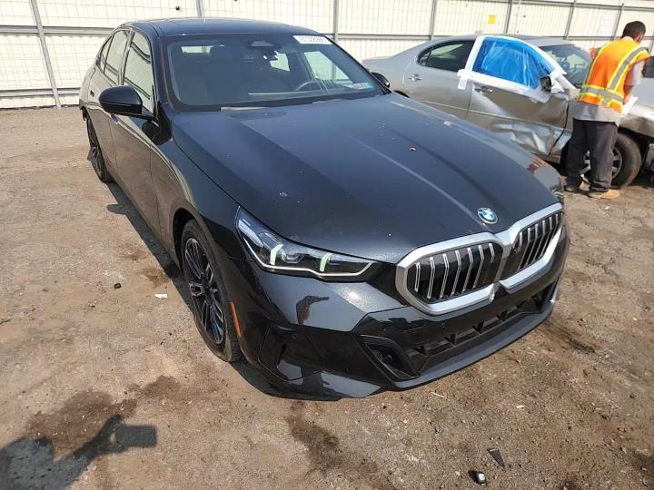 2025 BMW Seria 5 530i - zdjęcie 14