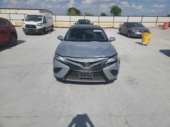 2019 Toyota Camry Xse - zdjęcie 13